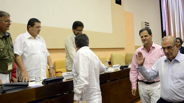 Telediario 1 - Acuerdo FARC-Bogotá sobre tierras