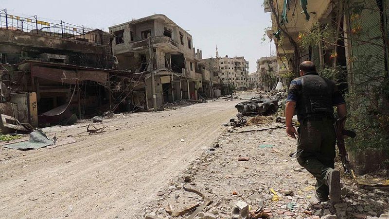 La Unión Europea levanta con condiciones su embargo de armas a la oposición siria