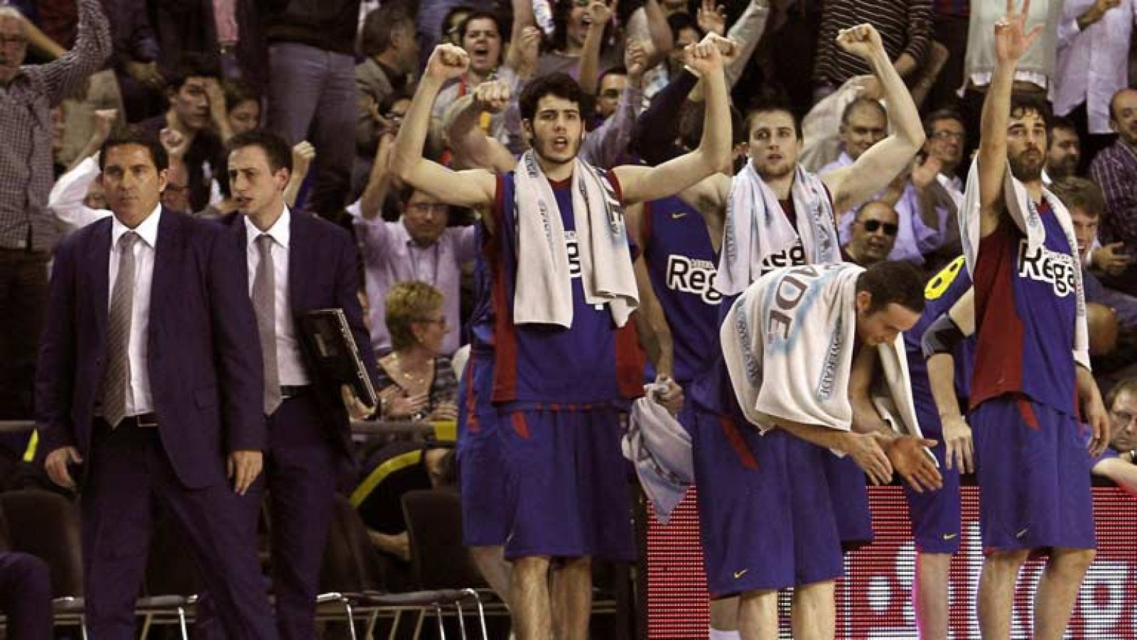 Lorbek mete al Barça en semifinales eliminando a Bilbao Basket. El CAI Zaragoza descoloca al Valencia y Llompart le mete en semifinales. El 'Granca', con Toolson como héroe, hace historia con sus primeras 'semis'.