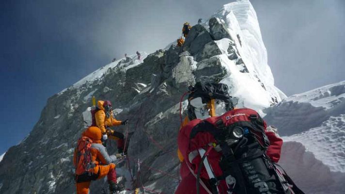 Telediario 1 - 60 años de la primera ascención al Everest