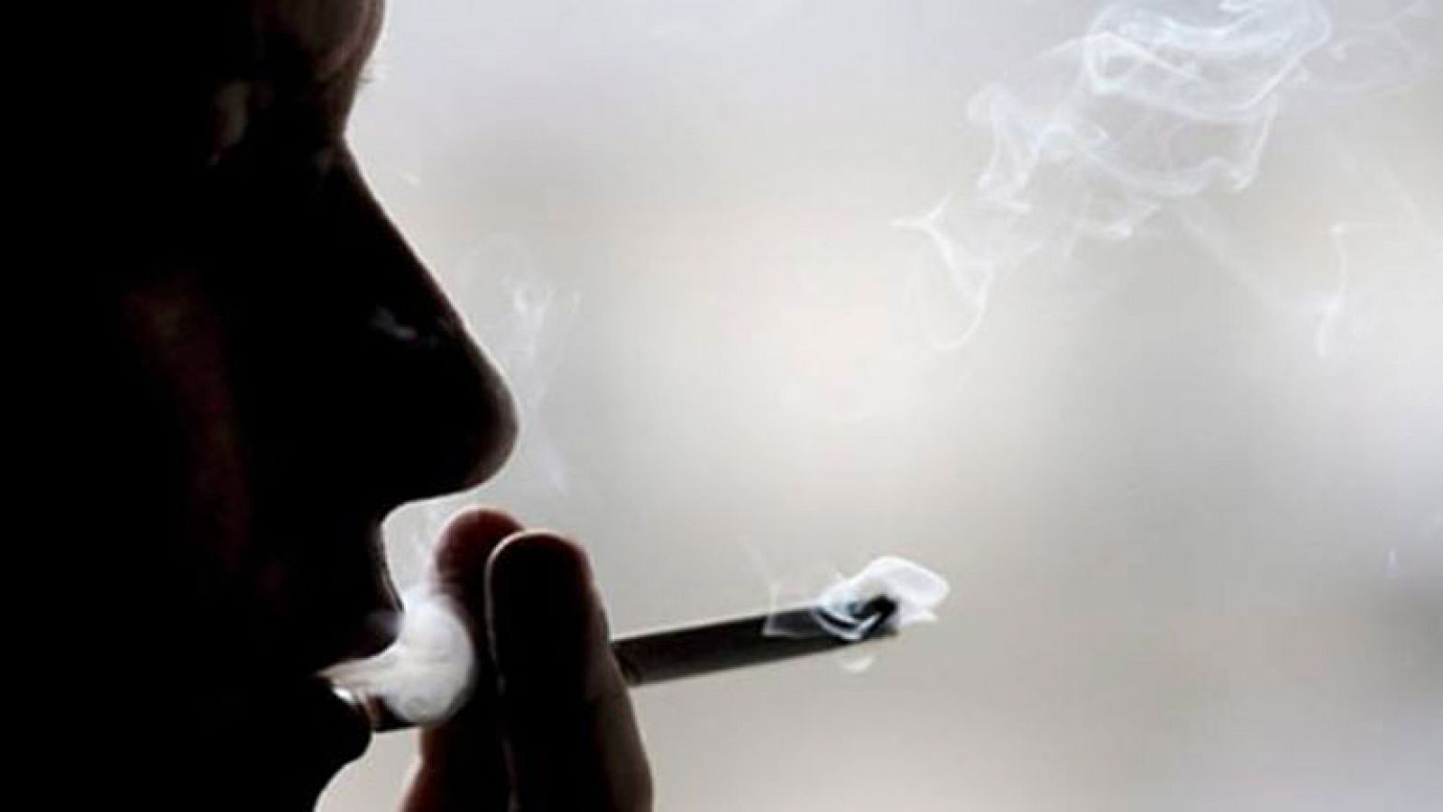 Telediario 1: El hábito de fumar es la causa directa de uno de cada cinco casos de cáncer | RTVE Play