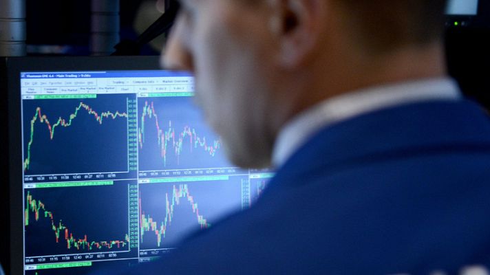 La tarde en 24h - El Ibex-35 se aleja de las subidas de Europa y retrocede un leve 0,10%