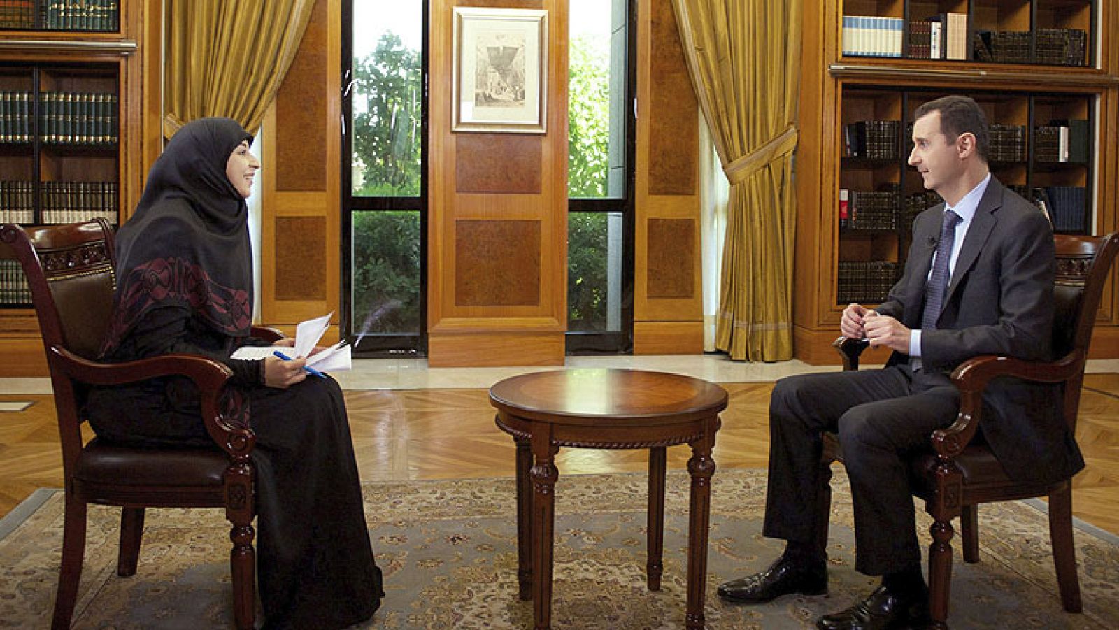  El presidente sirio, Bachar al Asad, ha advertido de que hay "una presión popular clara para abrir el frente del Golán", territorio ocupado por Israel, y ha asegurado que responderá al próximo ataque israelí contra Siria. Lo ha hecho en una entrevista difundida este jueves por la televisión libanesa Al Manar, de Hizbulá. El presidente sirio ha confirmado que ya ha llegado a su país un primer cargamento de los misiles rusos S-300.