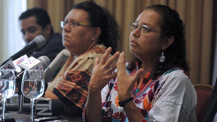 Telediario 1 - Los médicos pueden practicar un "parto inducido" a la joven salvadoreña a la que se impide abortar