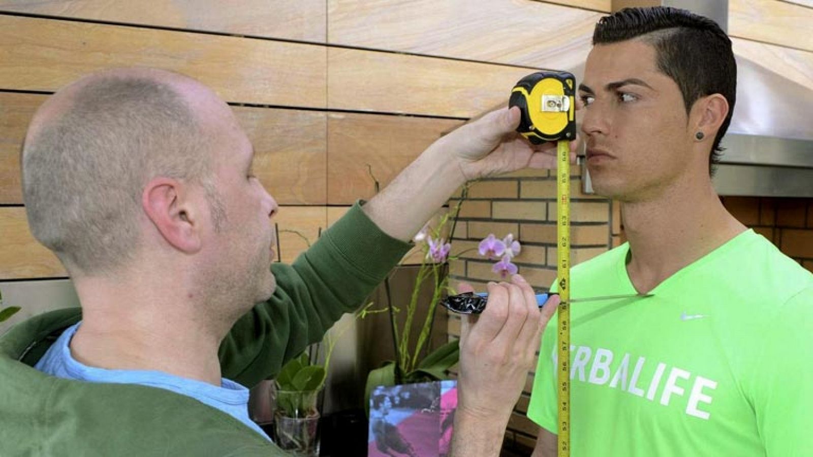 Telediario 1: Cristiano Ronaldo tendrá un doble de cera | RTVE Play