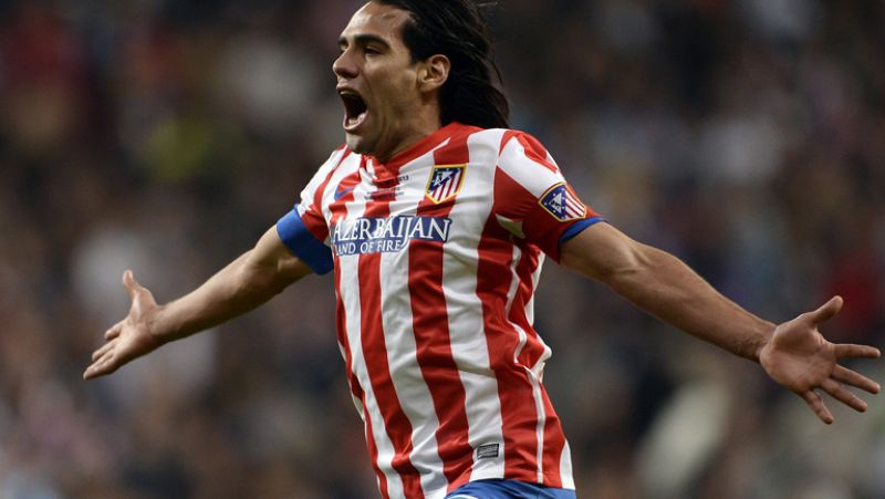 Falcao saluda a la afición del Mónaco 