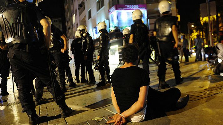 Informativo 24h - Continúan los enfrentamientos en Turquía tras una retirada temporal de la policía