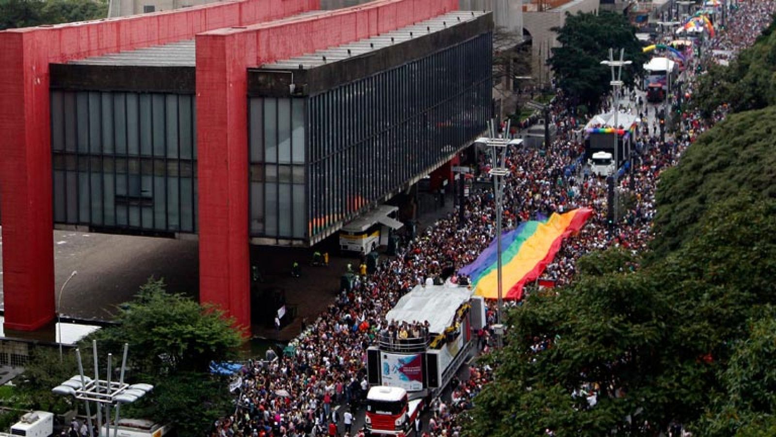 Informativo 24h: Millones de personas celebran el Desfile del Orgullo Gay en Brasil | RTVE Play