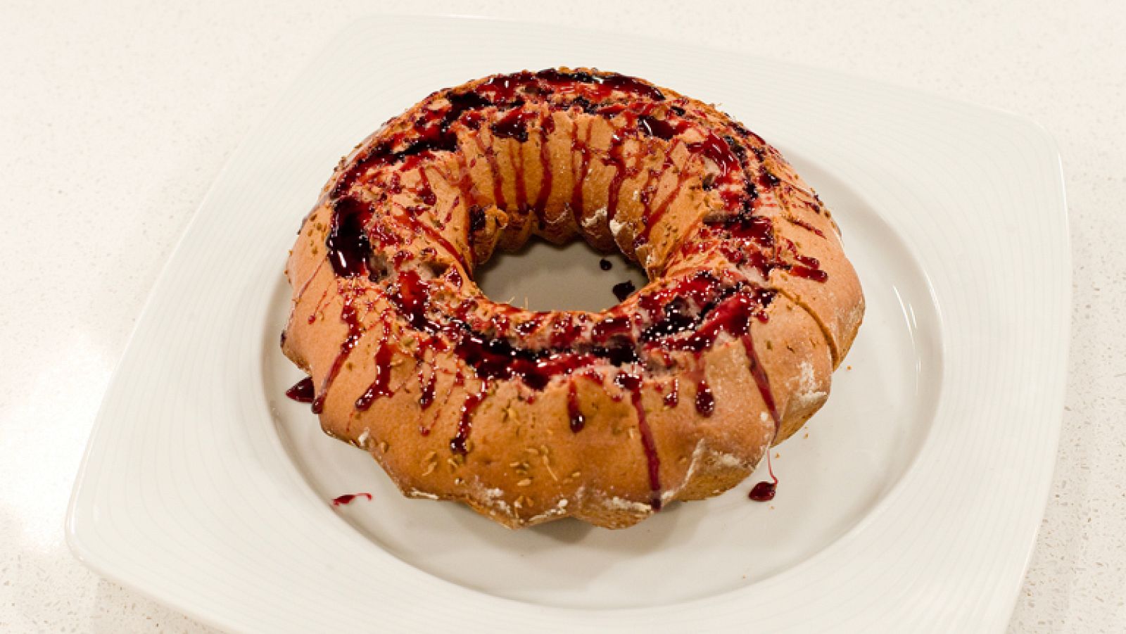 Saber Cocinar - Postres - Bizcocho con almíbar de vino tinto