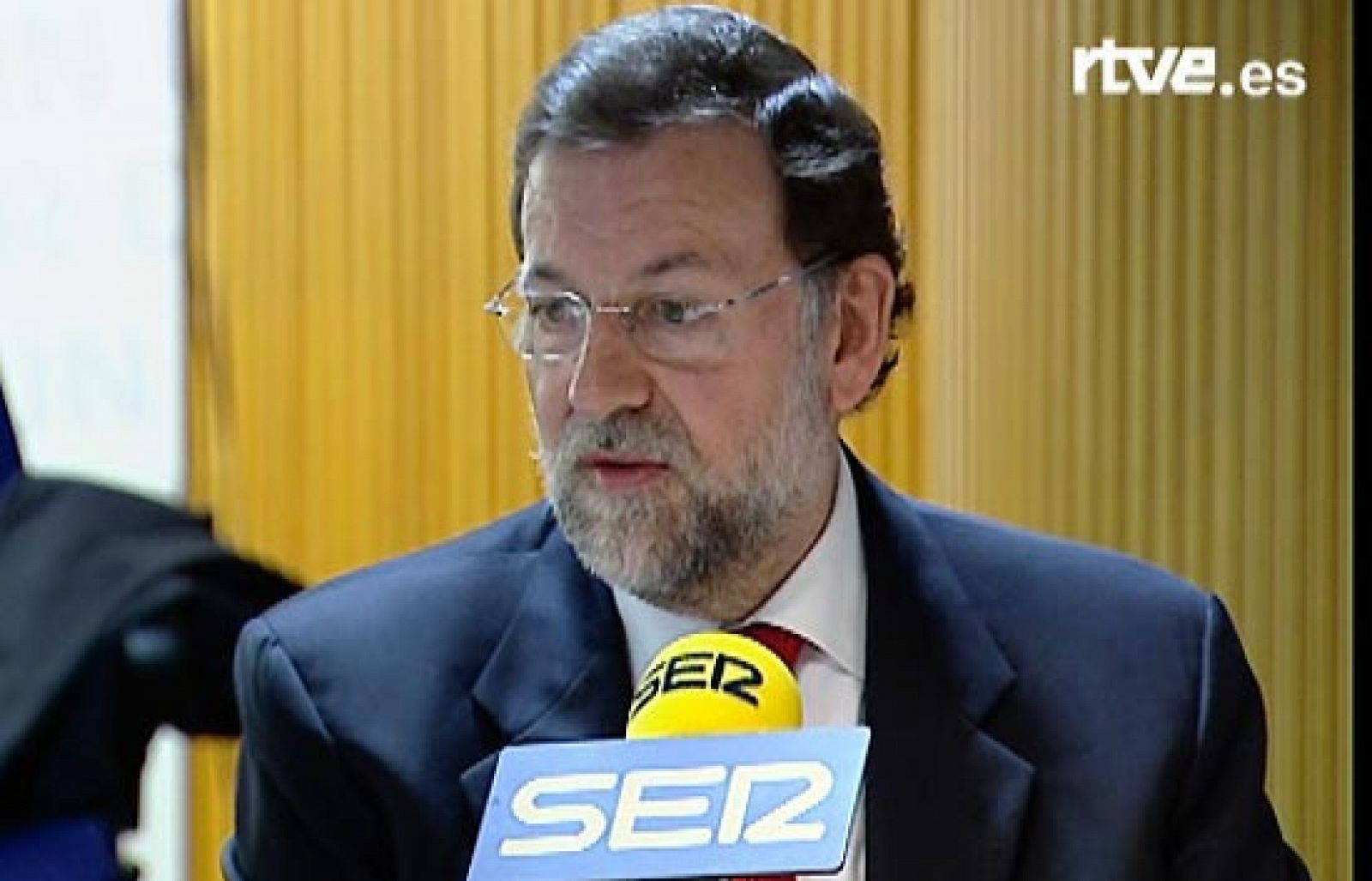 Rajoy valora la "ambición sana" de Gallardón y dice que Aznar rima con "no estar"