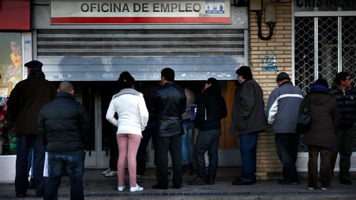 El paro registrado baja en mayo