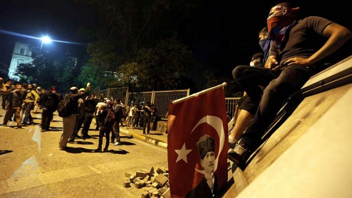 Telediario 1 - Ola de protestas en Turquía