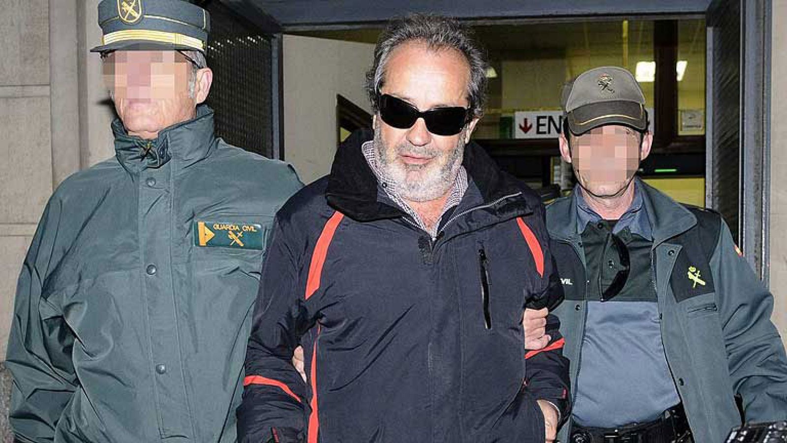 La Audiencia Provincial de Sevilla ha impuesto una fianza de 450.000 euros a Juan Lanzas, el "conseguidor" del caso de los ERE, para salir de prisión, según han confirmado fuentes de la acusación a TVE. El exsindicalista de UGT, imputado en el caso de los ERE fraudulentos, lleva en prisión desde el pasado mes de marzo, cuando la juez del caso, Mercedes Alaya, ordenó su encarcelación tras ser detenido en el marco de la operación Eracles.