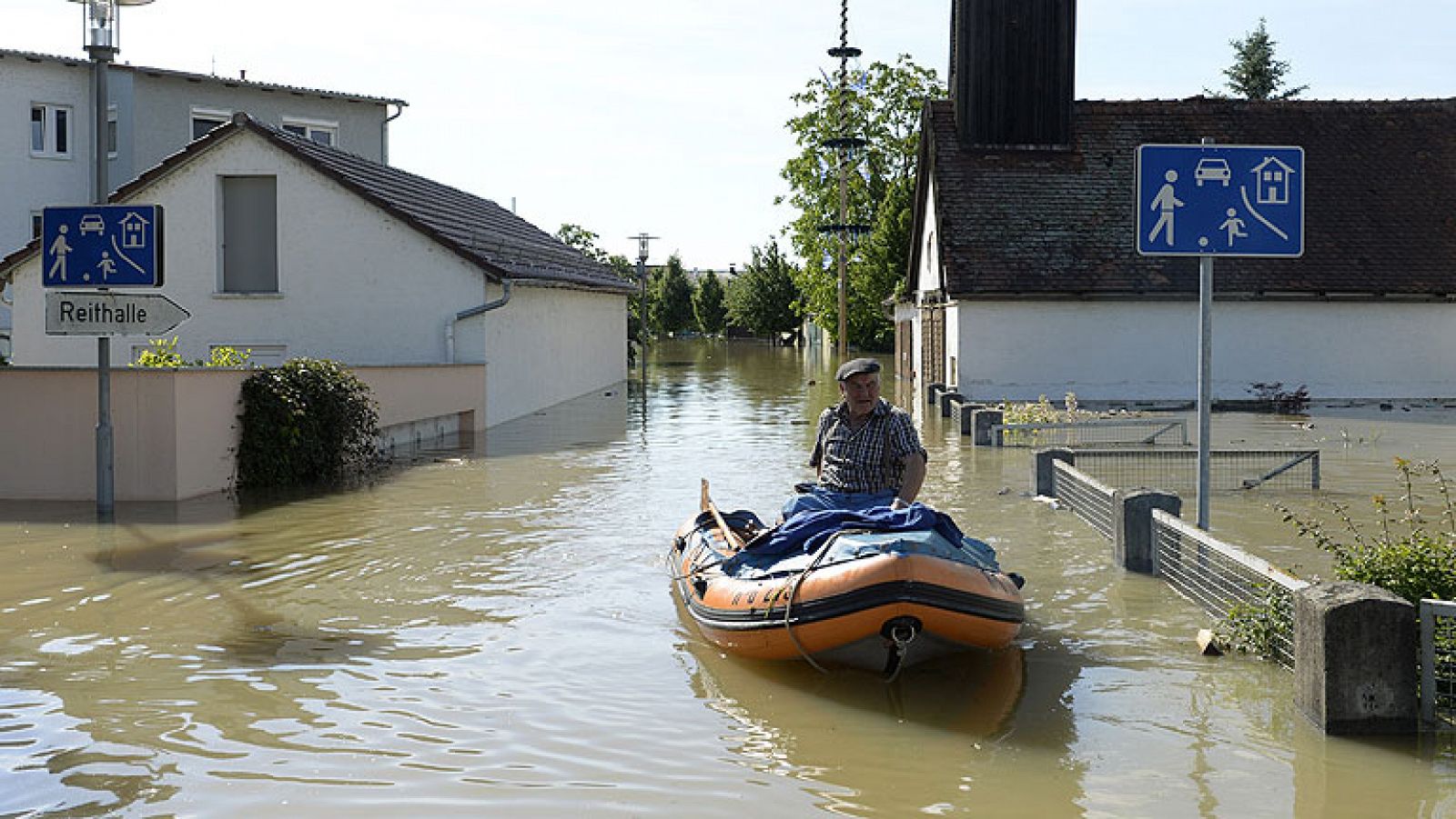 Informativo 24h: Ascienden a más de 50.000 los evacuados en Centroeuropa por las inundaciones | RTVE Play