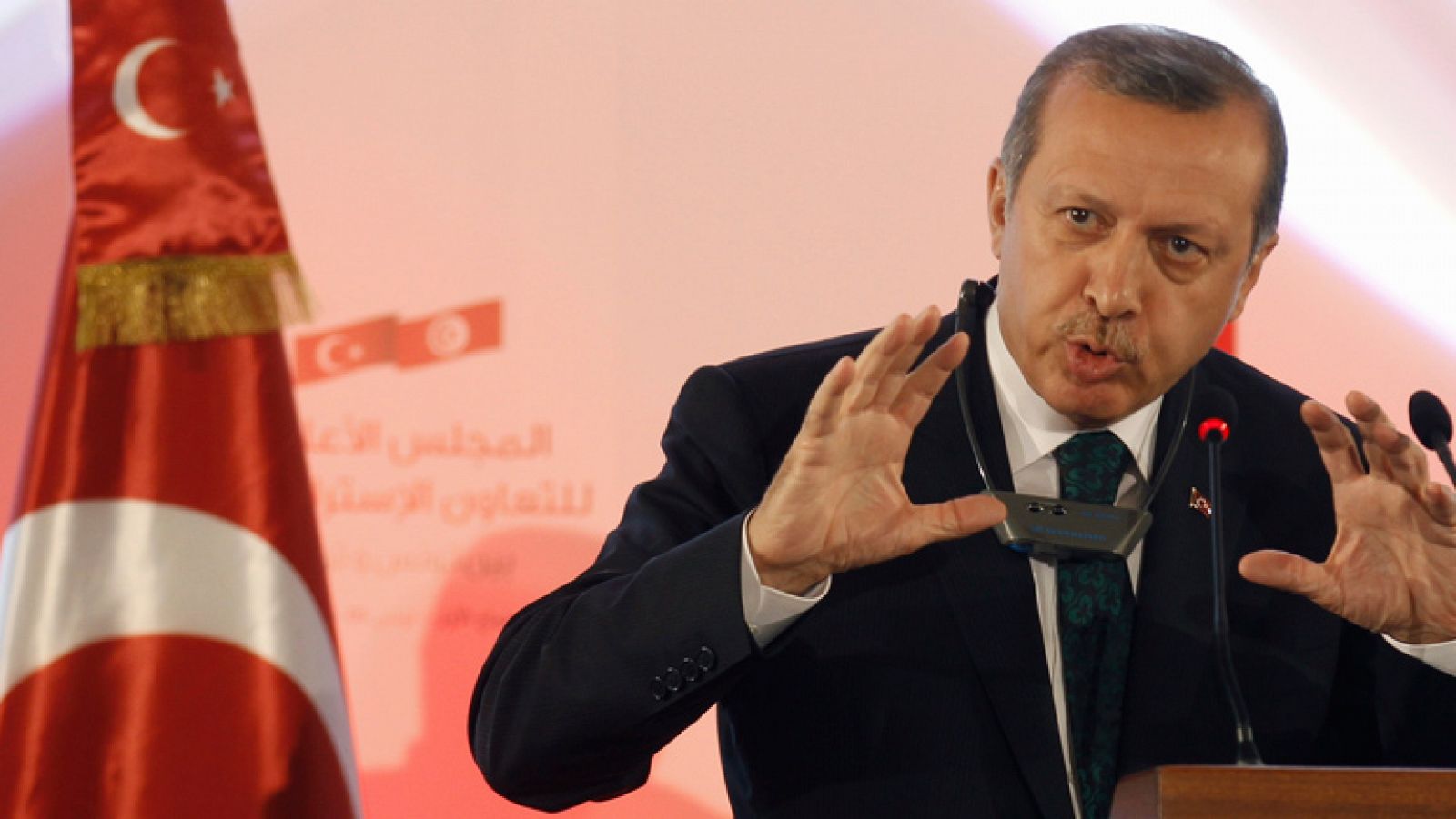 Tras su regreso a Turquía, Erdogán dice que hay terroristas entre los manifestantes 