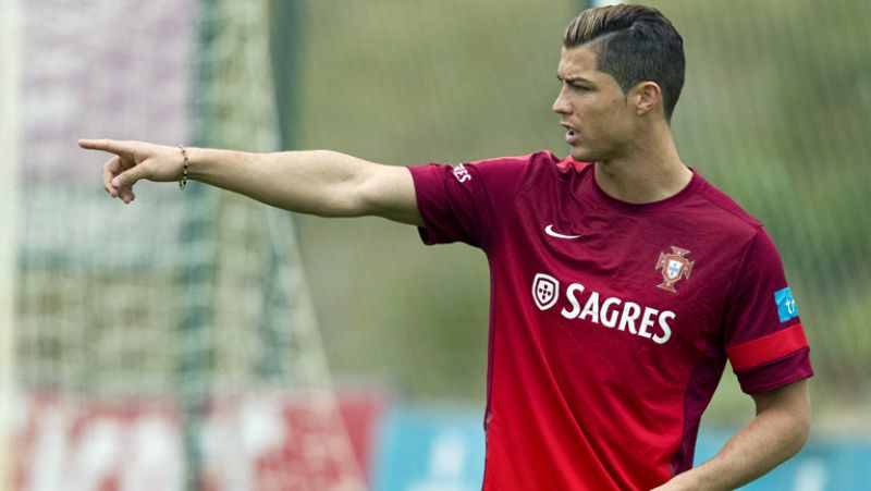 El Madrid tiene un principio de acuerdo para que Cristiano renueve el contrato que acaba en 2015. Además, en el club blanco están convencidos de que Gareth Bale llegará este verano o el próximo. 