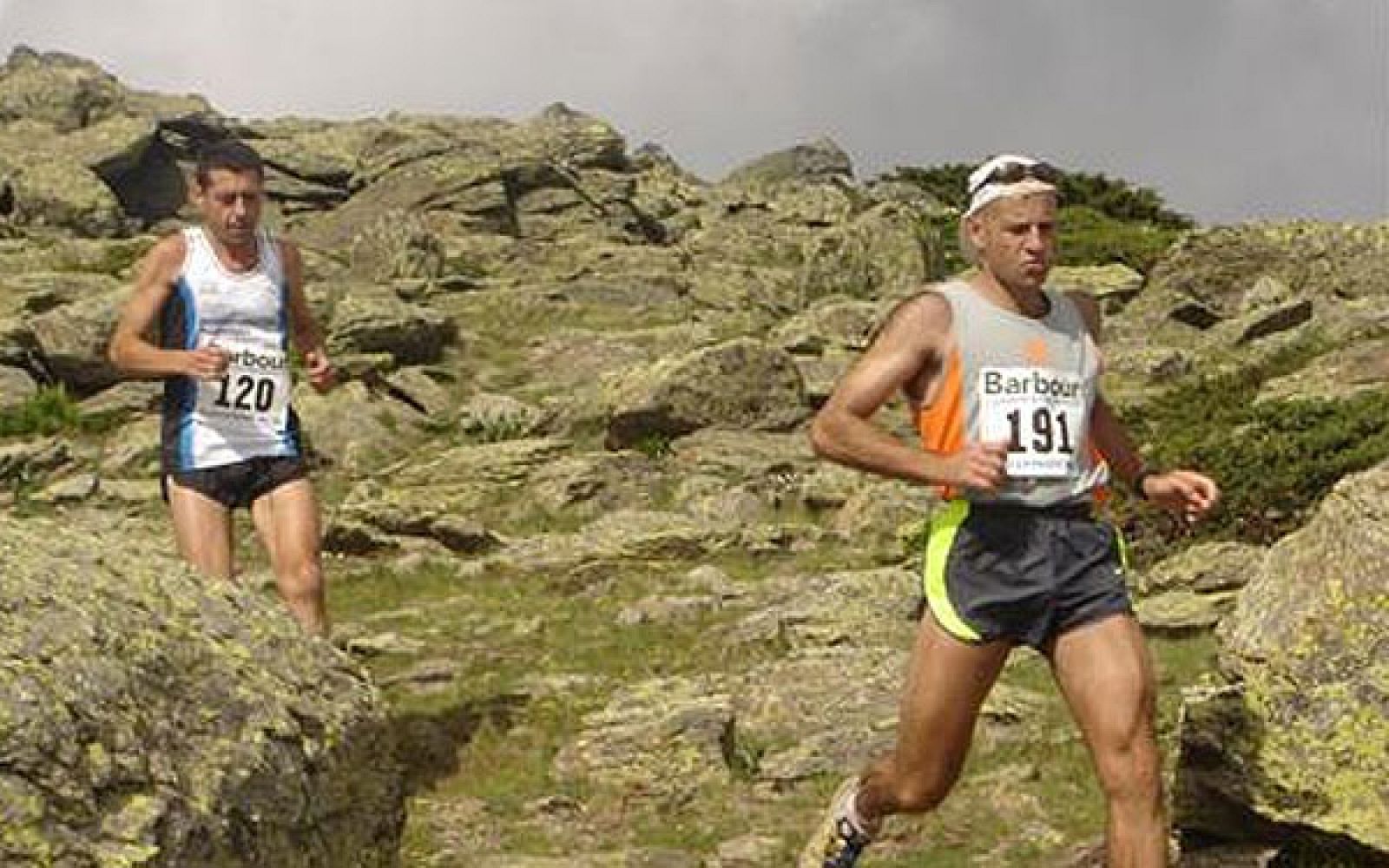 El británico Symonds se adjudica el XII Maratón Alpino de Madrid, con salida y meta en Cercedilla.