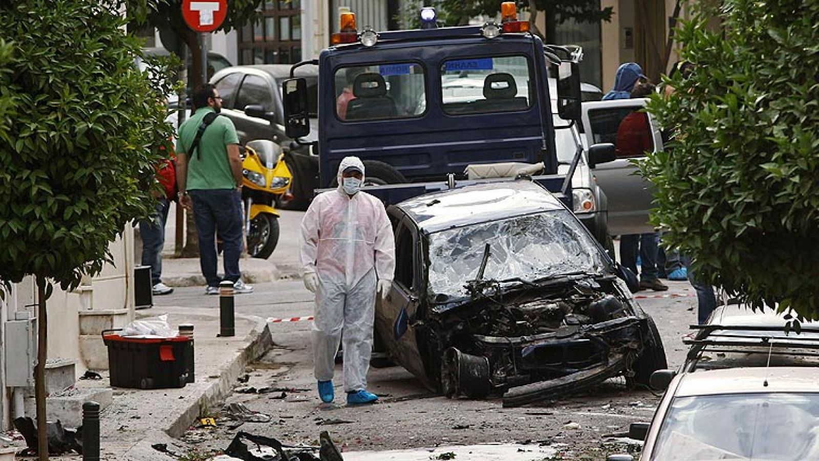 Informativo 24h: Estalla una bomba en Atenas  | RTVE Play