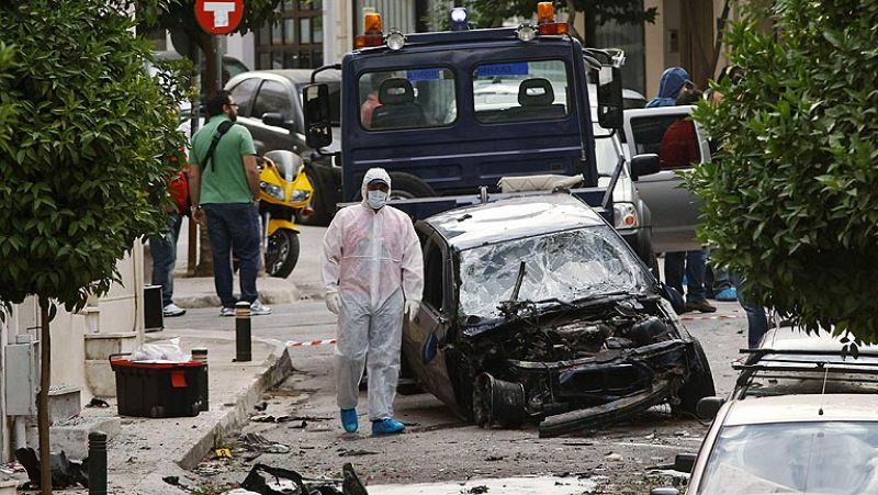 Estalla una bomba en Atenas colocada en el coche de la directora de una cárcel 