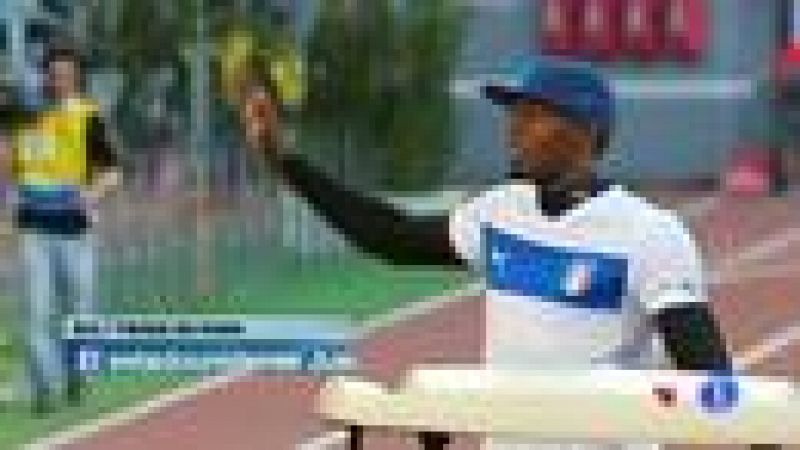 El estadounidense Justin Gatlin se ha impuesto (9.94) al  plusmarquista mundial Usain Bolt (9.95) en los 100 metros de la  Golden Gala de Roma, quinta cita de la Diamond League esta temporada,  a falta de dos meses del Mundial de Moscú.