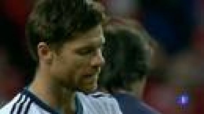 Telediario 1 - Xabi Alonso pasa por el quirófano