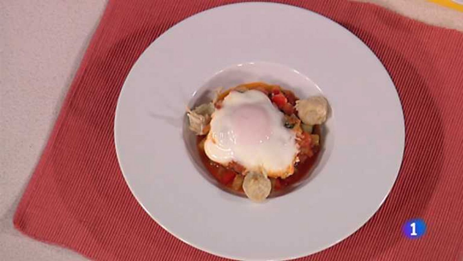 Cocina con Sergio - Pisto con huevo escalfado y tempura de alcachofas - ver ahora
