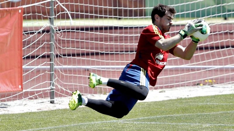 La selección española comienza el camino hacia la Copa Confederaciones con el partido amistoso frete a Haití. Todo apunta a que Iker Casillas será el titular después de no disputar un partido en los últimos cuatro meses.