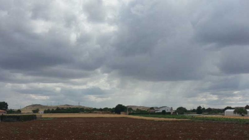 Mañana, lluvias y tormentas persistentes en el Cantábrico y Pirineo