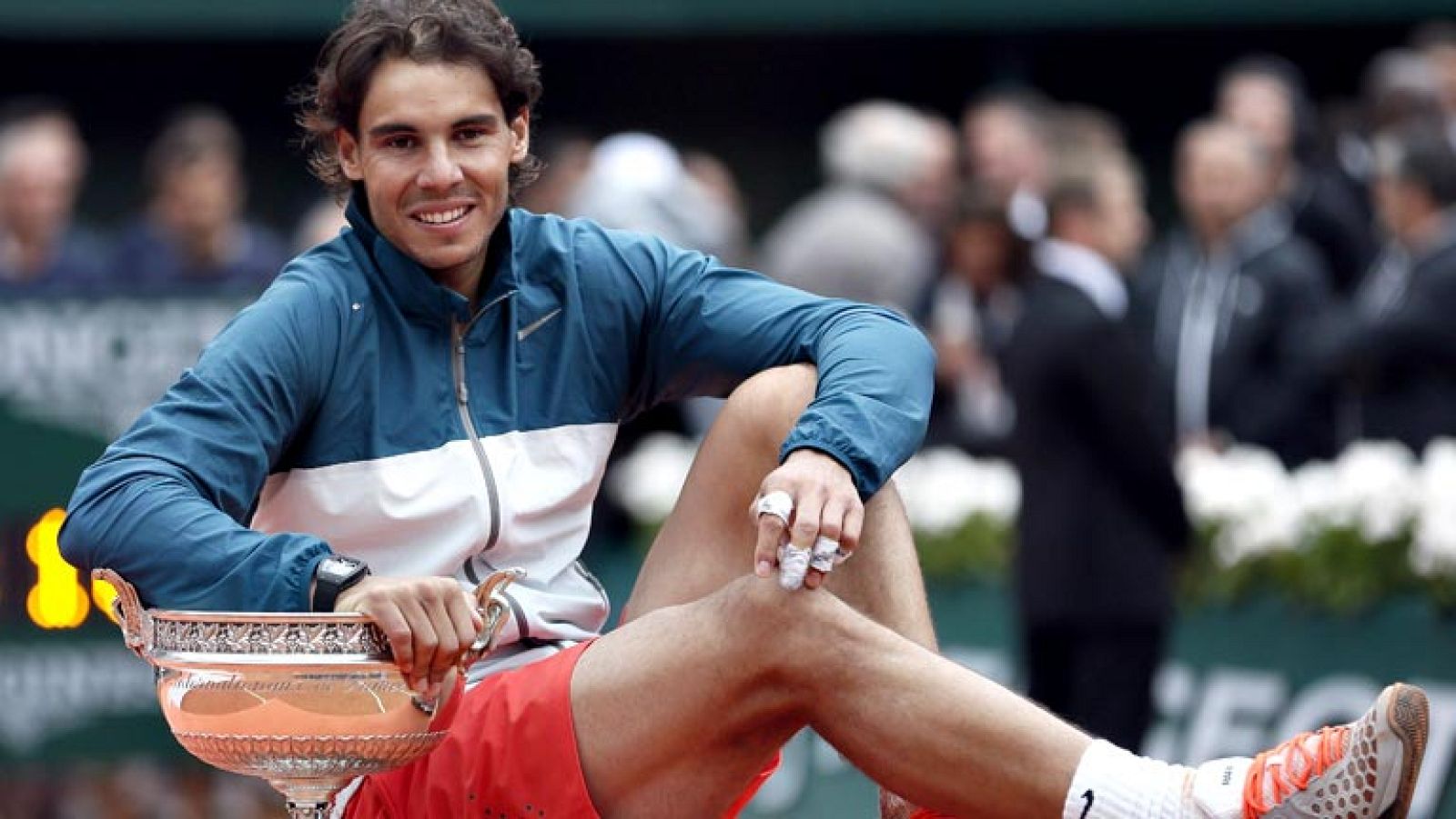 El tenista español Rafael Nadal ha ampliado su palmarés tras  lograr su décimo segundo título de 'Grand Slam' en Roland Garros en  la final disputada este domingo ante el también español David Ferrer  por 6-3, 6-2 y 6-3, y escribe otra página dorada