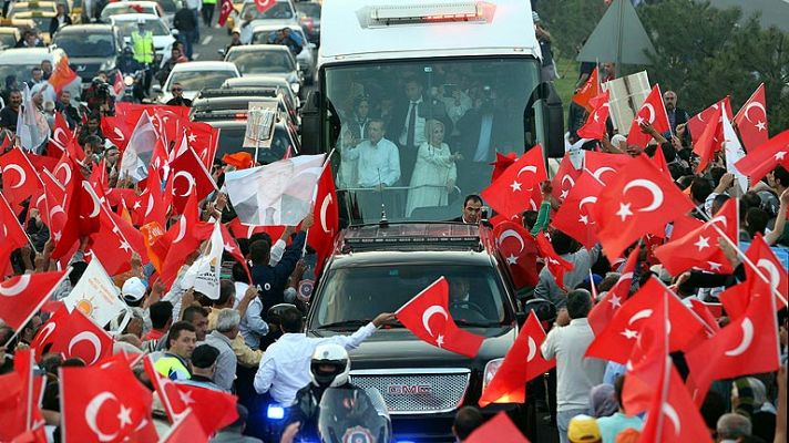 Telediario 1 - Nuevas manifestaciones en Turquía