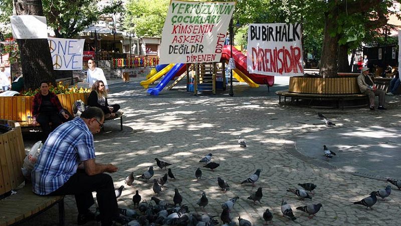 La Policía turca desaloja a los acampados en una plaza de Ankara 