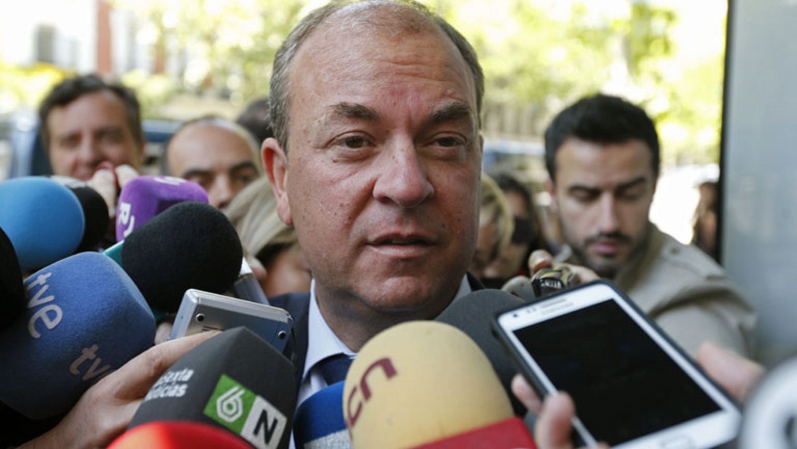 Monago bajará los impuestos a 430.000 extremeños - Informativo 24h | Ver