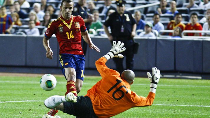 Telediario 1 - España gana a Irlanda antes de la Copa Confederaciones