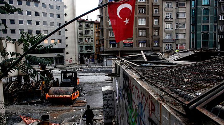 Noche de enfrentamientos en Taksim