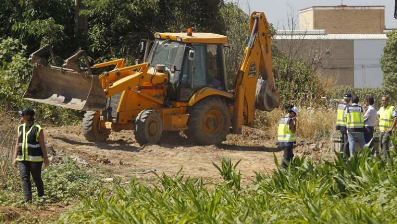 La Policía ha concluido sin éxito la búsqueda que ha retomado del cuerpo de Marta del Castillo en la finca Majaloba de La Rinconada (Sevilla). El único condenado por el caso y asesino confeso, Miguel Carcaño, fue "recientemente" excarcelado y conduci