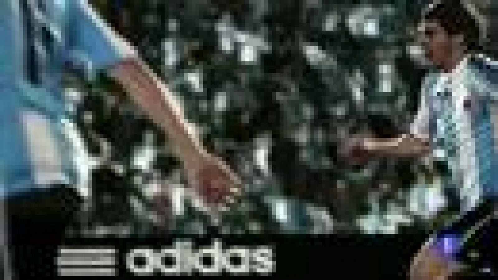 La fiscalía de delitos económicos de Barcelona ha presentado este miércoles una querella contra Leo Messi. Le acusa de un fraude a hacienda de más de 4 millones euros. Messi, concentrado con su selección, confía en que sus asesores fiscales aclaren l