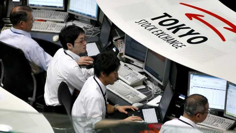 Las Bolsas europeas abren con fuertes descensos tras un nuevo desplome del Nikkei