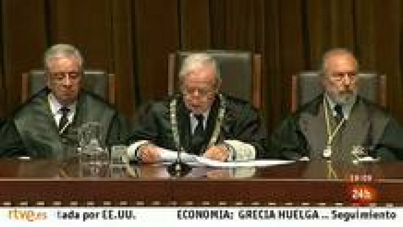 El jurista y magistrado Pascual Sala, hasta ahora presidente del Tribunal Constitucional, se ha despedido del cargo defendiendo la independencia del tribunal de garantías frente a los criterios de conveniencia política.