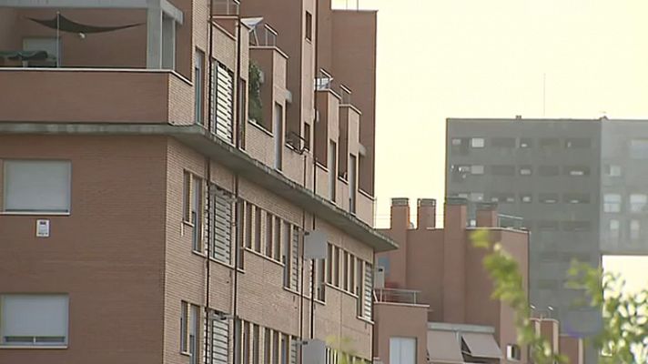 Telediario 1 - NCG Banco elimina las cláusulas suelo de sus hipotecas con efecto desde el pasado 9 de mayo