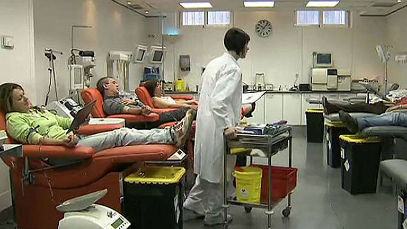 Informativo 24h: Cada día 80 personas no mueren en España gracias a una transfusión de sangre | RTVE Play