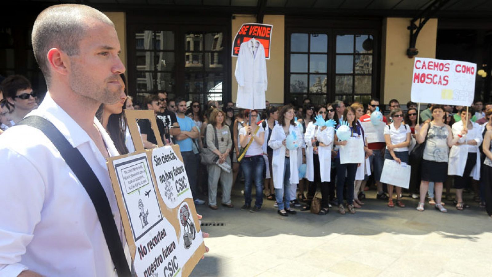 Telediario 1: Protesta por recortes en la ciencia | RTVE Play