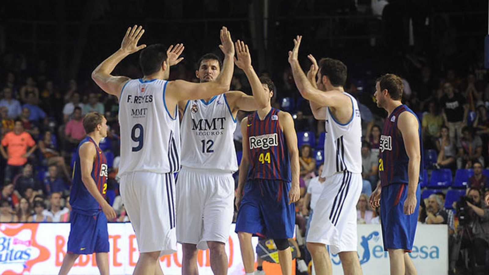 Informativo 24h: El Madrid vence al Barça el tercer partido de la final en el Palau | RTVE Play