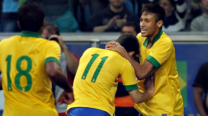 Scolari quiere que Brasil mime a Neymar