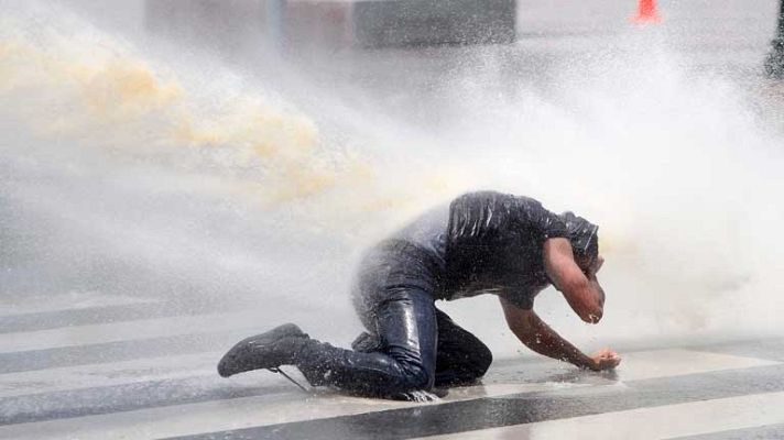 Telediario 1 - Noche de enfrentamientos en Turquía