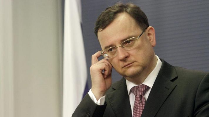 El primer ministro checo, Petr Necas, anuncia que presentará su dimisión