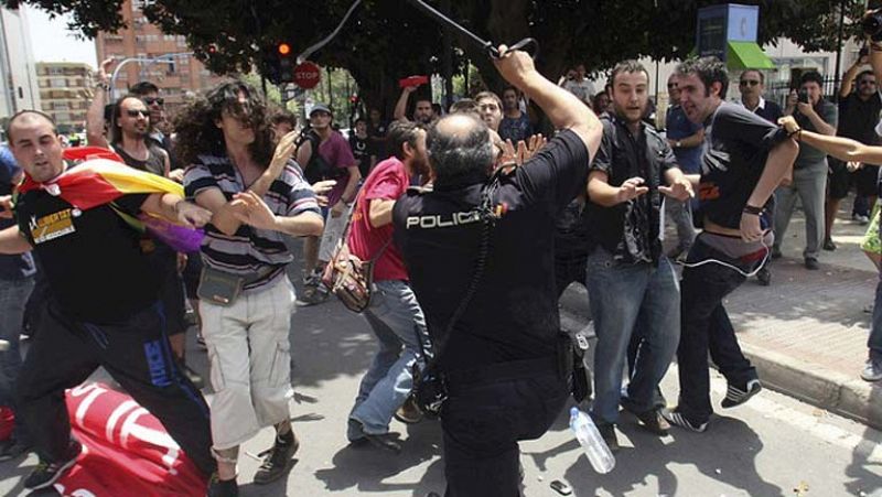Protestas en Alicante con motivo de la inauguración del AVE 