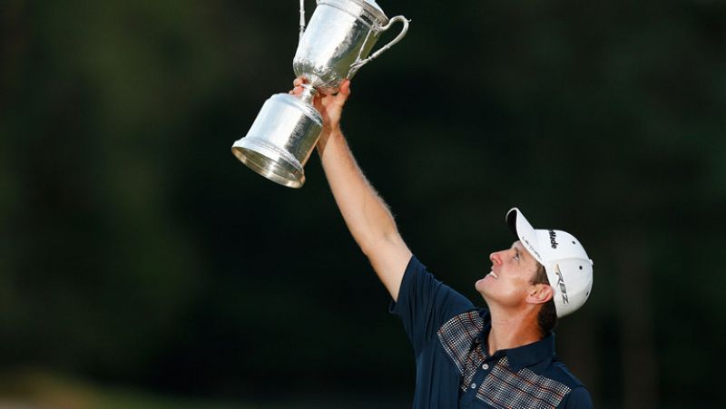 El golfista inglés Justin Rose se ha impuesto en el Abierto de Estados Unidos, donde el español Gonzalo Fernández Castaño ha acabado por primera vez entre los diez primeros en un Grand Slam, al acabar décimo.