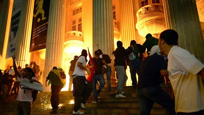 Telediario 1 - Manifestaciones en Brasil