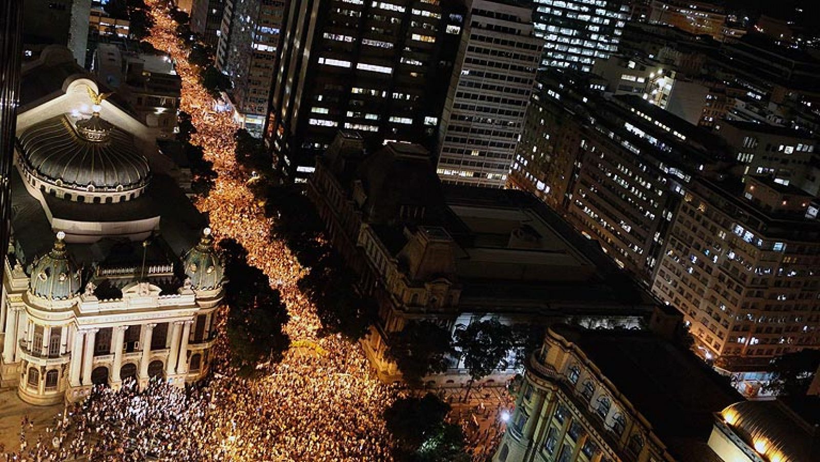 Telediario 1: Manifestaciones masivas en Brasil | RTVE Play