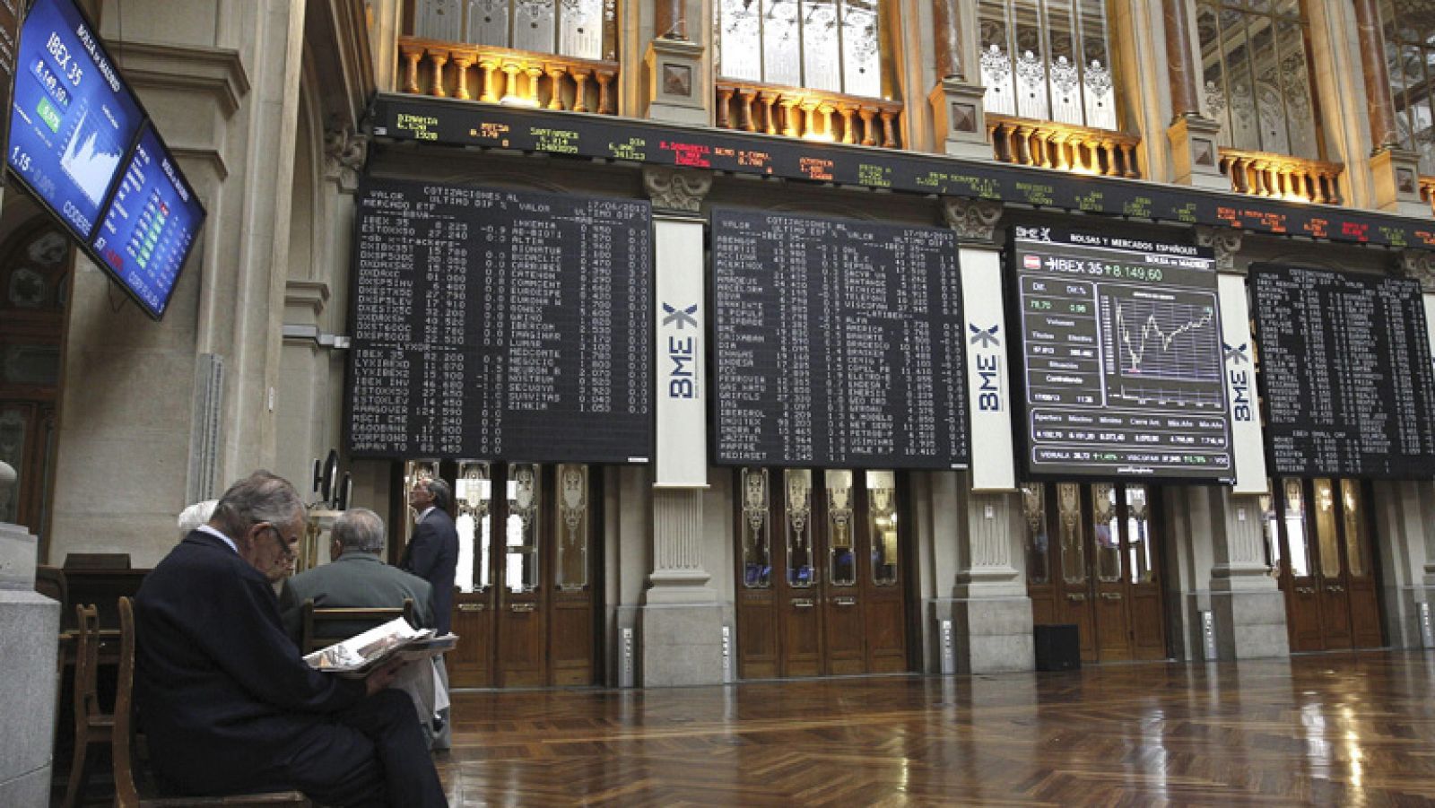 La tarde en 24h: El Ibex-35 sube un 0,54% y la prima de riesgo baja de los 300 puntos básicos | RTVE Play